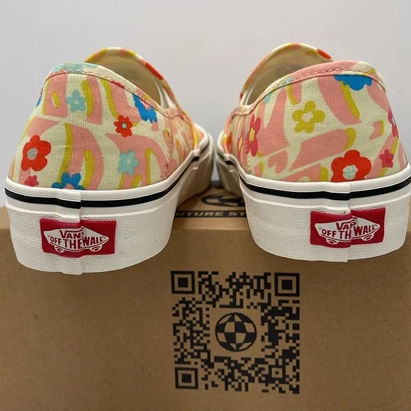 Vans WMNS Floral Slip-On Sneakers - Multicolor Slip-On Vr3 Sf
Groovy Floral Mars - Picture 13 of 16